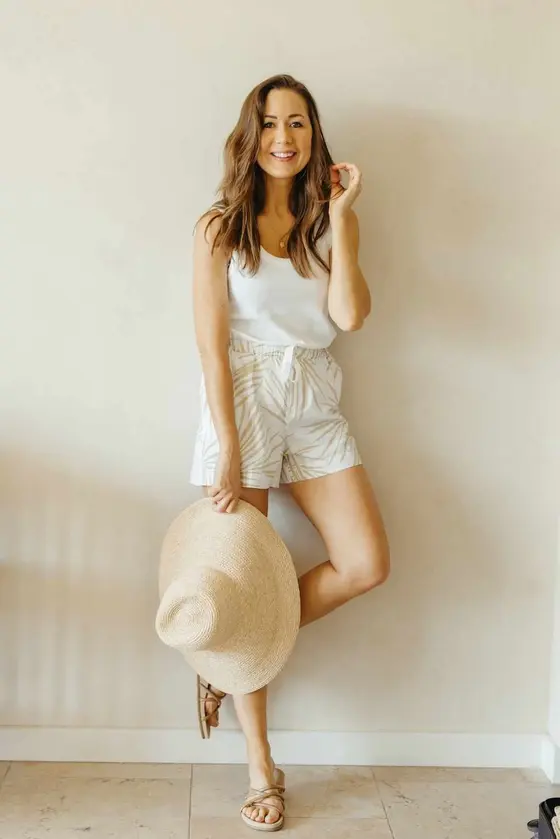 Travel Capsule Wardrobe Essentials: 10 Key Pieces for Summer