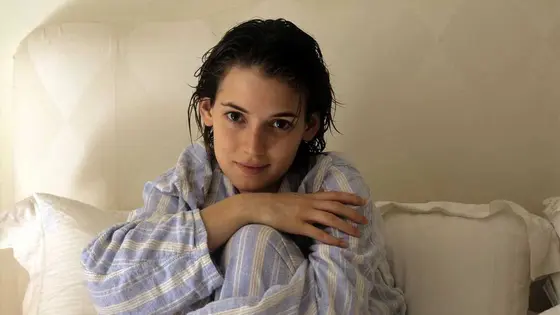 Winona Ryder's '90s Bedroom: Embracing Minimalist Chic