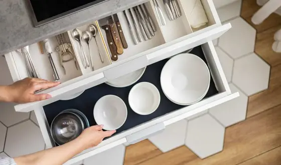 10 Creative Ways to Organize Plates in Your Kitchen Efficiently