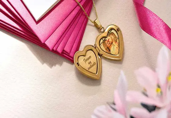 PicturesOnGold 101: 12 Unique Jewelry Gifts + Smart Saving Tips