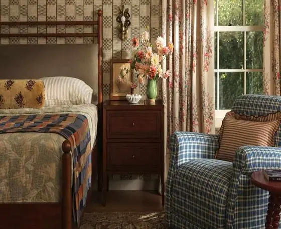 This Refreshing Lighting Style Transformed My Cottage Bedroom in 2026