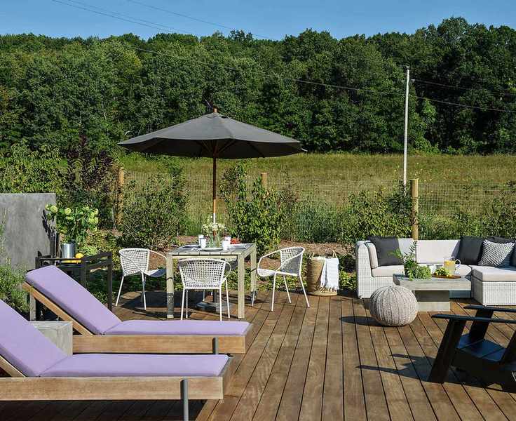 Smart layout for maximizing small garden space