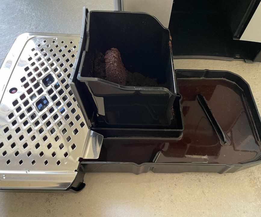 Philips 5400 Series LatteGo grounds container and drip tray