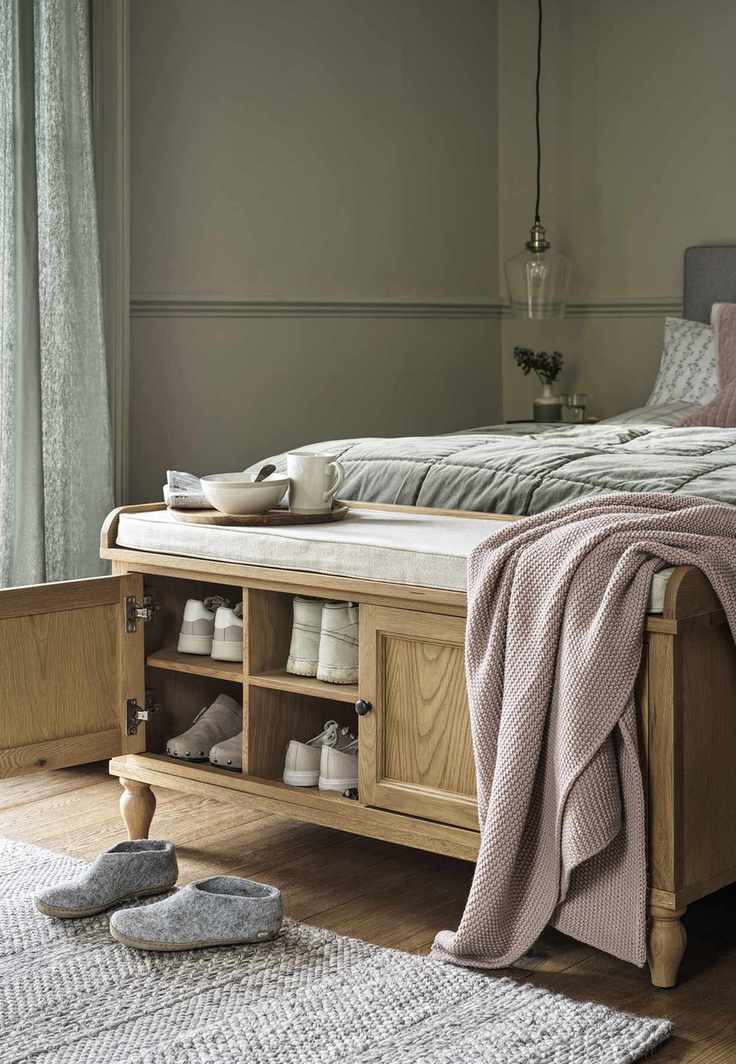 Wooden storage bench in a bedroom