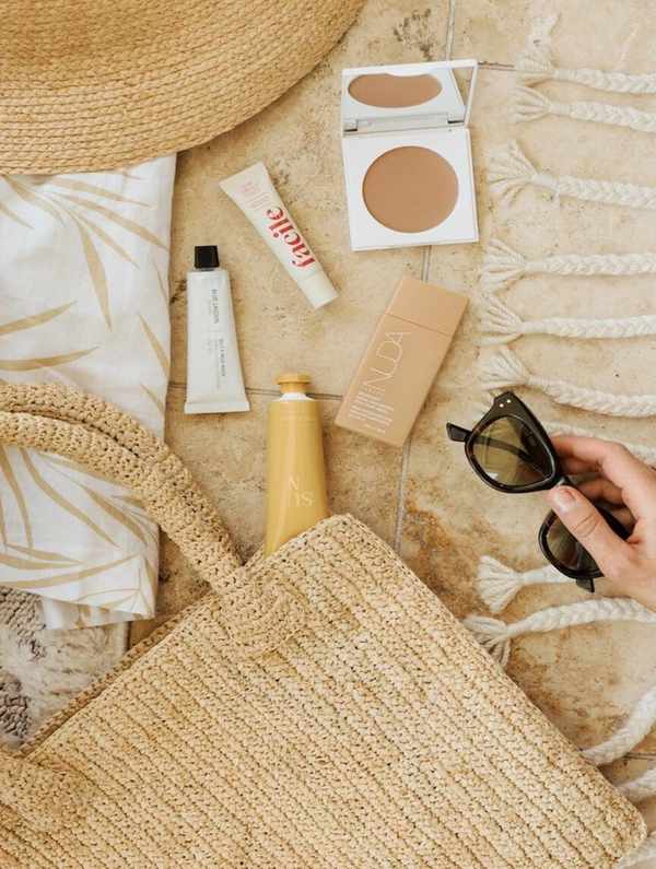 Travel capsule accessories.