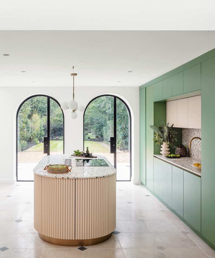 Kitchen trend with sociable kitchen and curved island