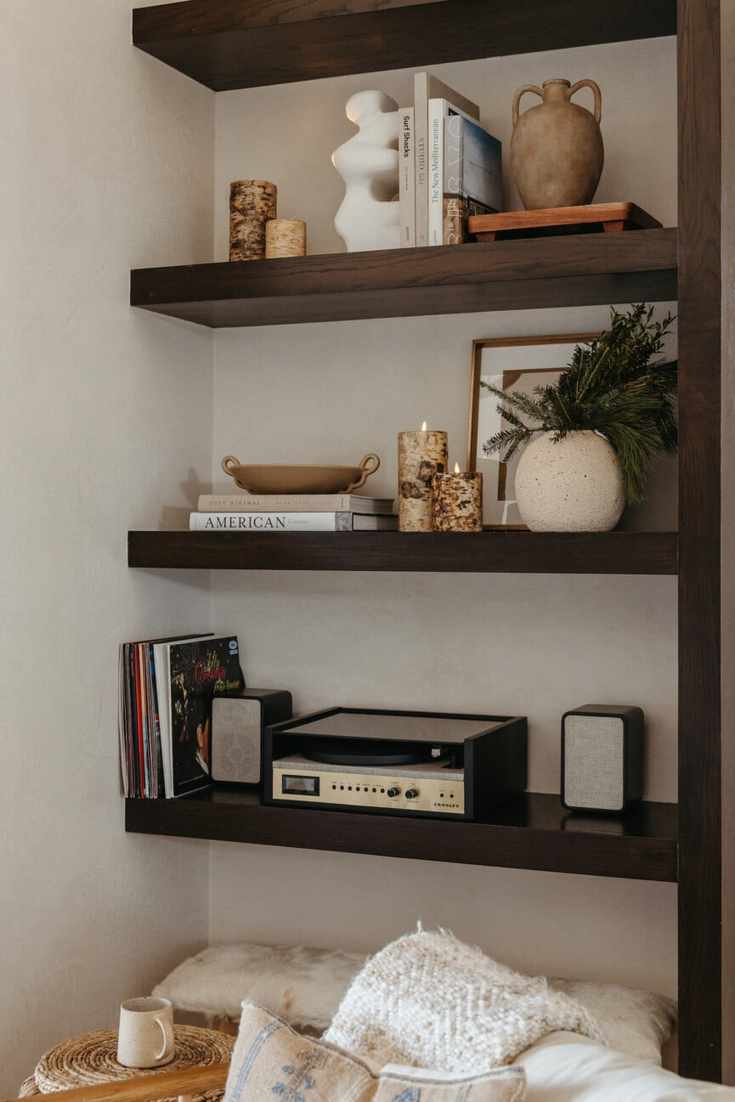 Holiday Decor 2023-open shelves