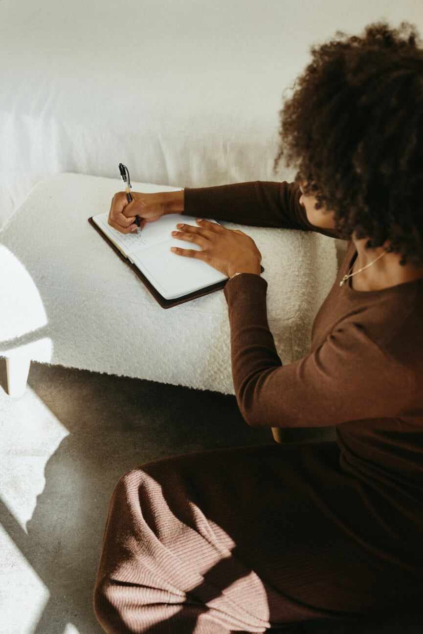 phone free morning routine journaling3