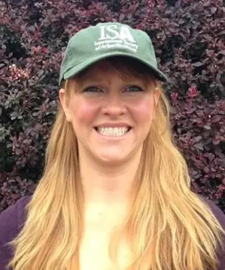 Lisa Tadewaldt headshot