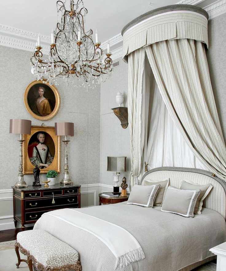 A modern room with Regency-style furniture highlighting a neutral palette with colorful accents