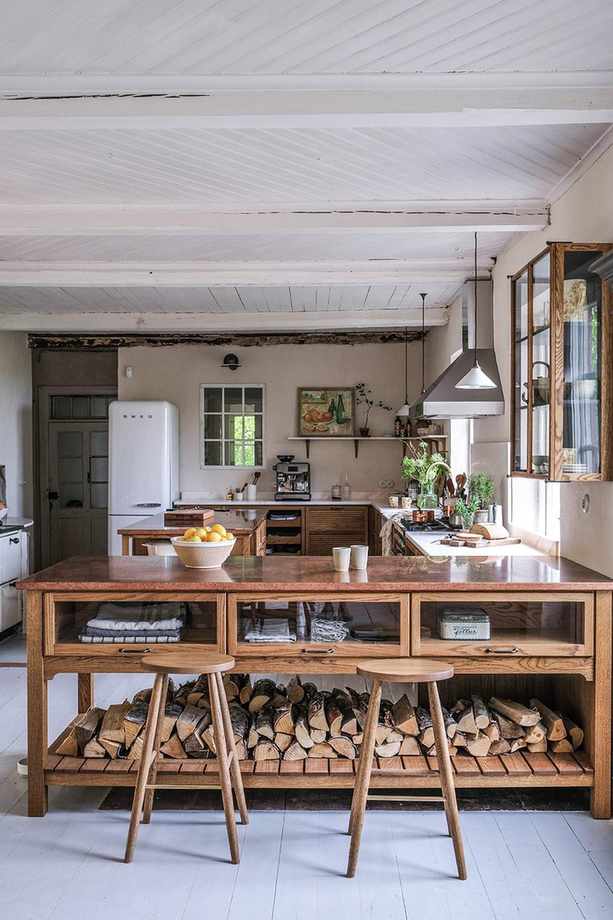 U-shaped kitchen in wood