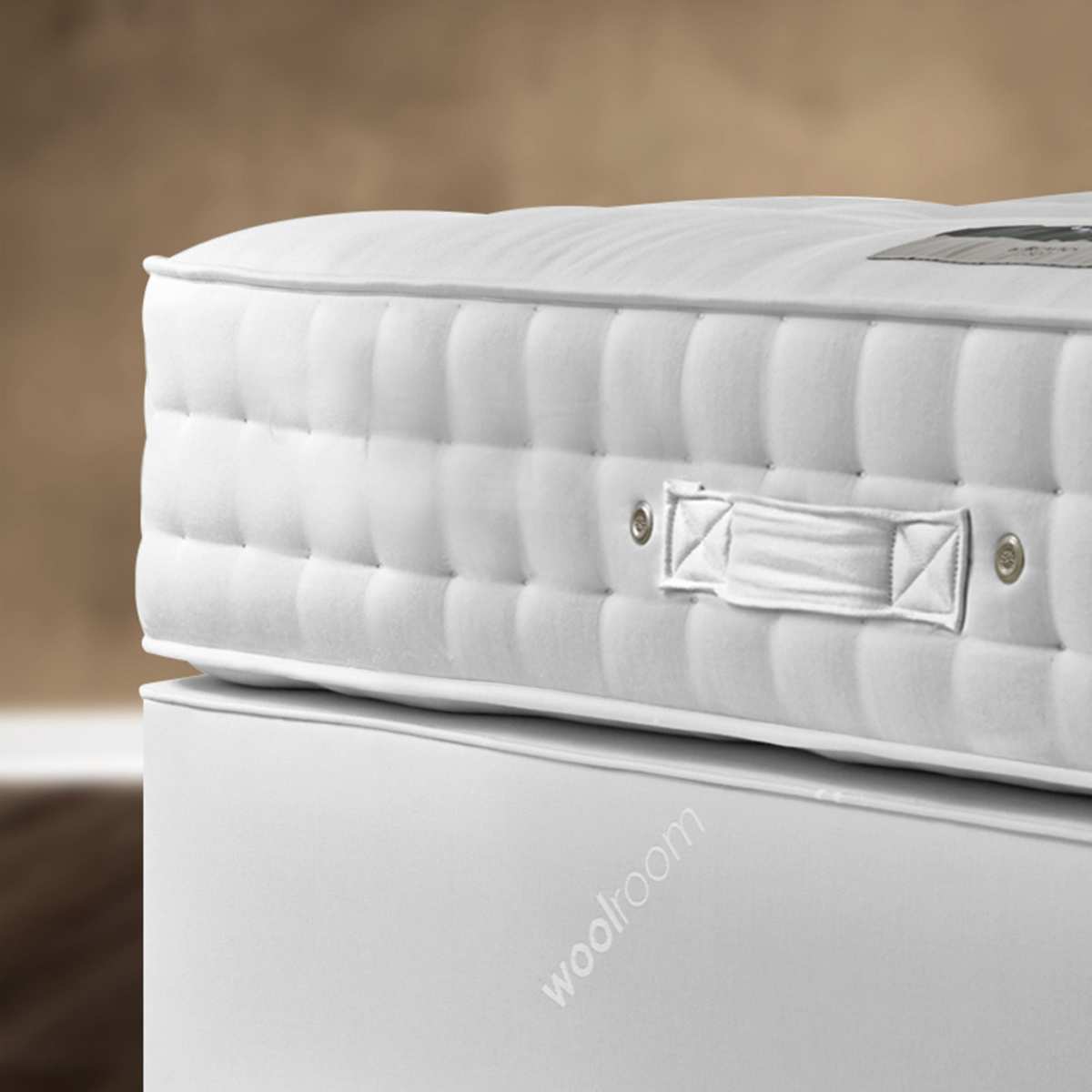 Corner of the Woolroom Hebridean 3000 Mattress.
