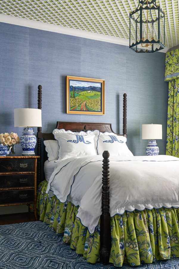 Bedroom with decorative ceiling