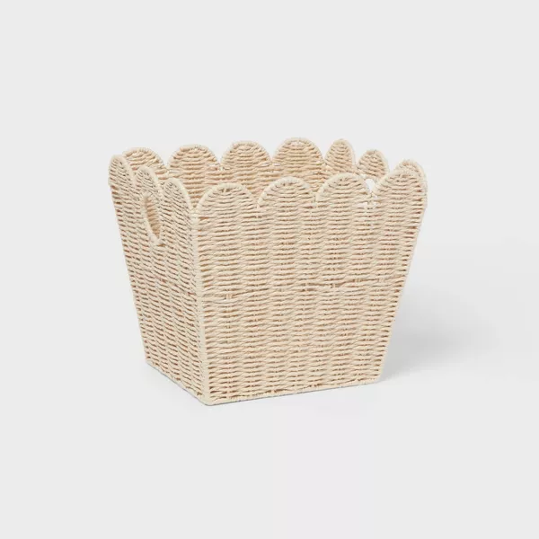 Woven scallop edge storage bin made from light paper rope