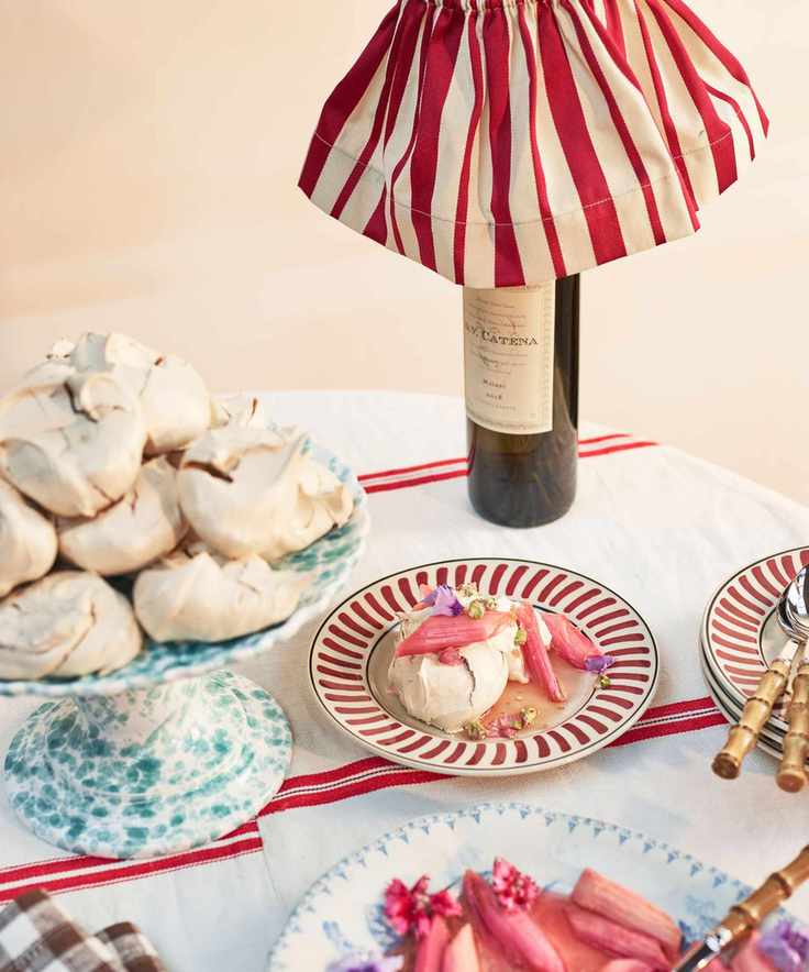 Dining table styling