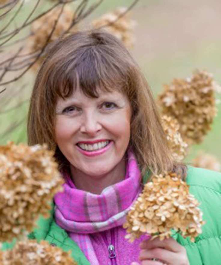 headshot of Jenny Rose Carey