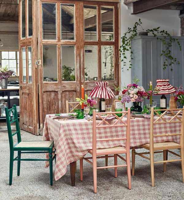 Dining table styling