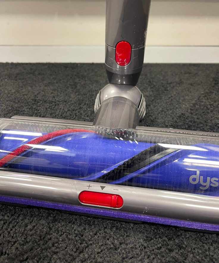 Close up of the Dyson V15 Detect's Digital Motorbar floorhead