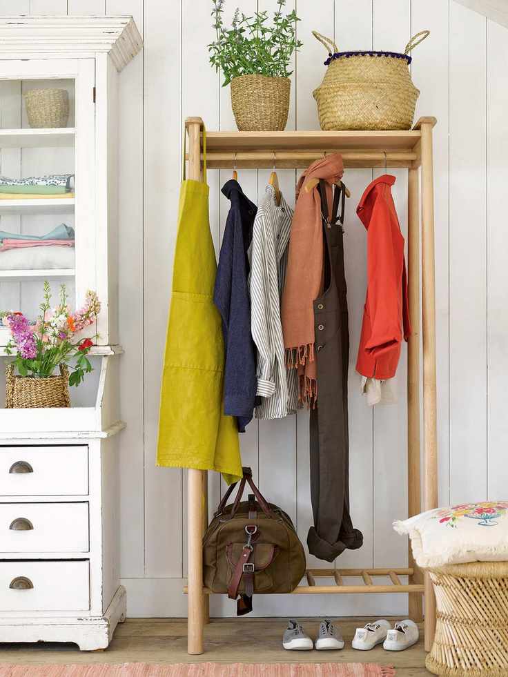 Clothes rail wardrobe