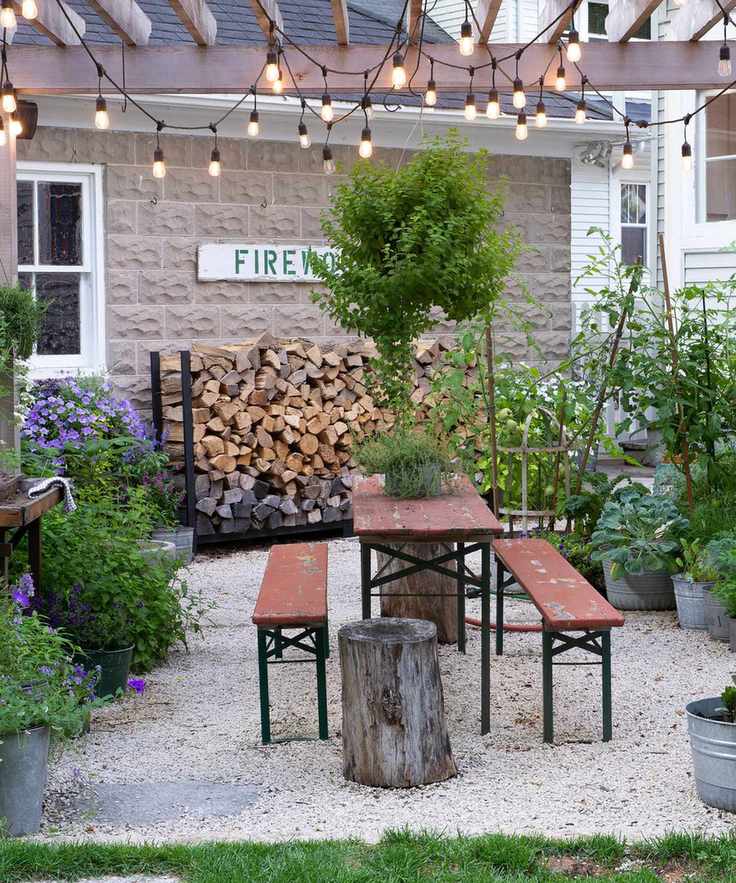 outdoor dining area with string lights