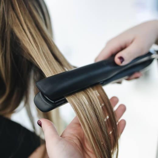 Applying Heat to Hair with a Flat iron Applying Heat to Hair with a Flat iron