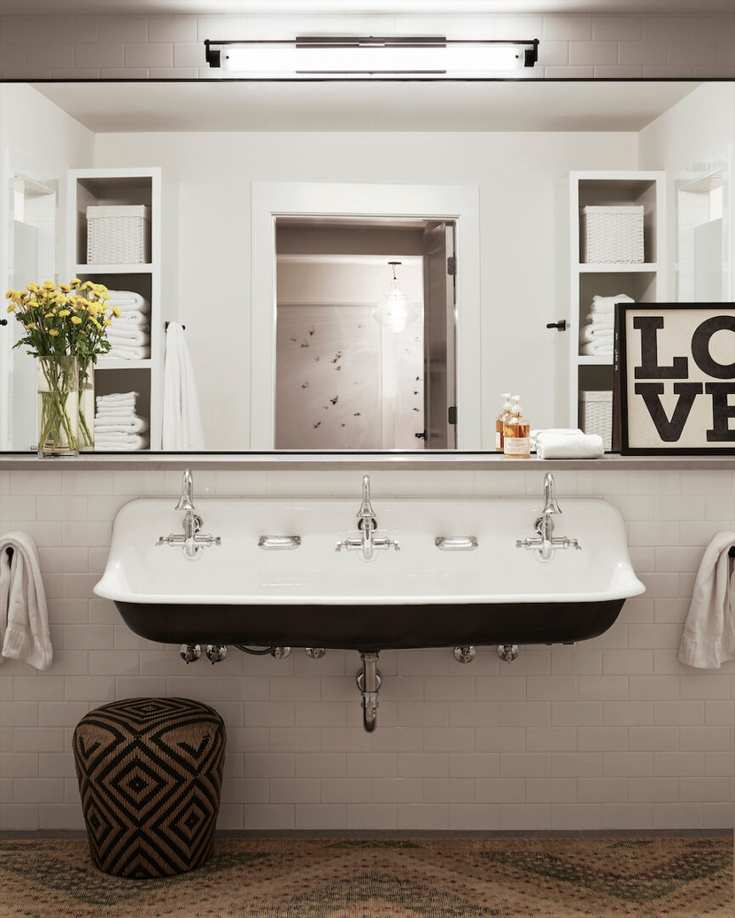 White modern bathroom.