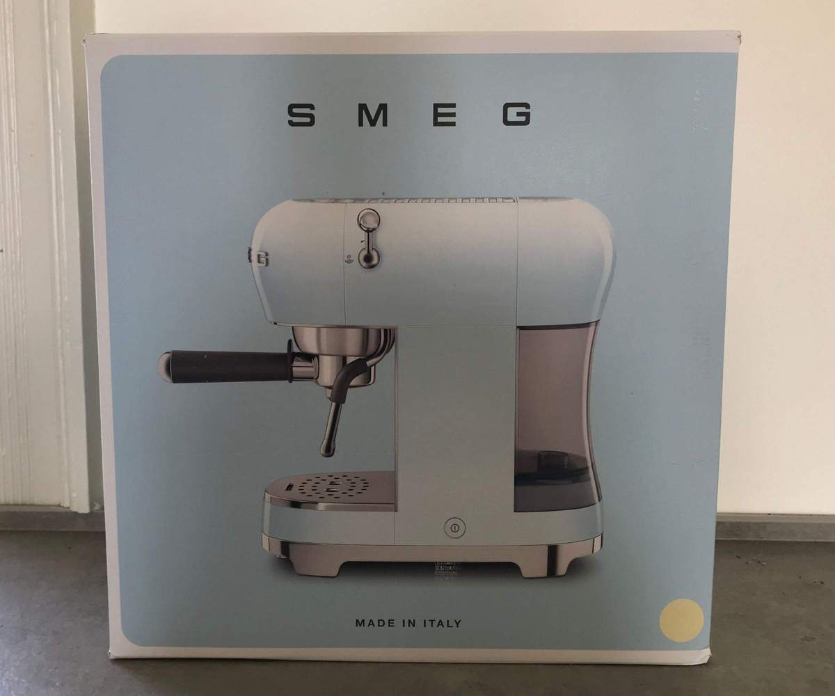 Smeg ECF02 box