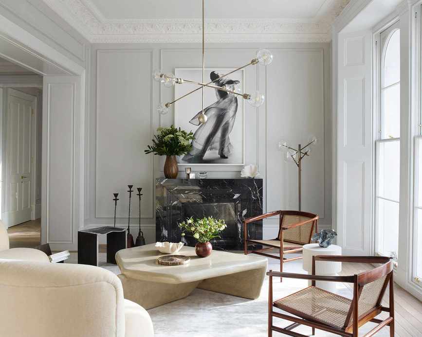 Mid century modern decor with classic furniture