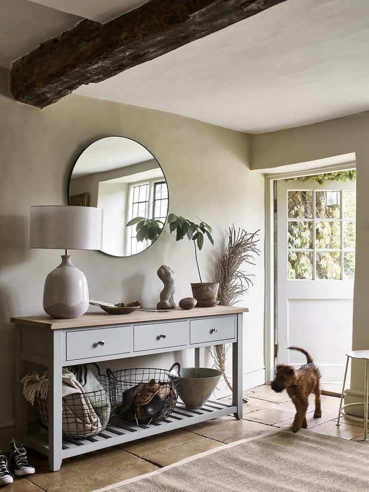 A console table with stylish hallway lighting