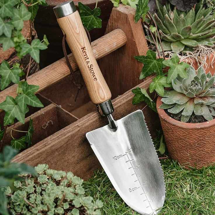 A Kent & Stowe Capability Trowel
