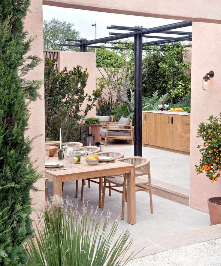 patio with dining area