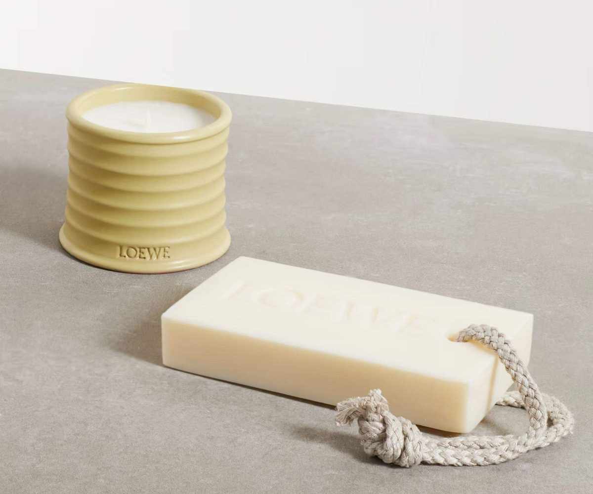 Loewe honeysuckle candle with soap