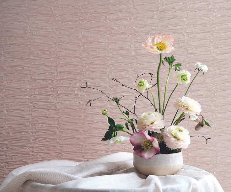 Description : Ideas inspired by Japanese decorative themes. Flower arrangement on round table with grey tablecloth, Origami folded wallpaper in pale pink.