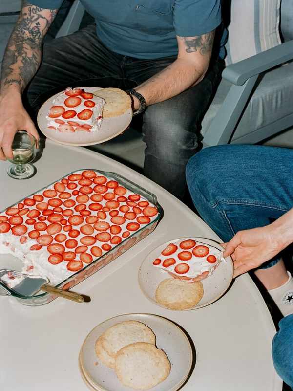 strawberry cake, dessert recipe, outdoor dinner party