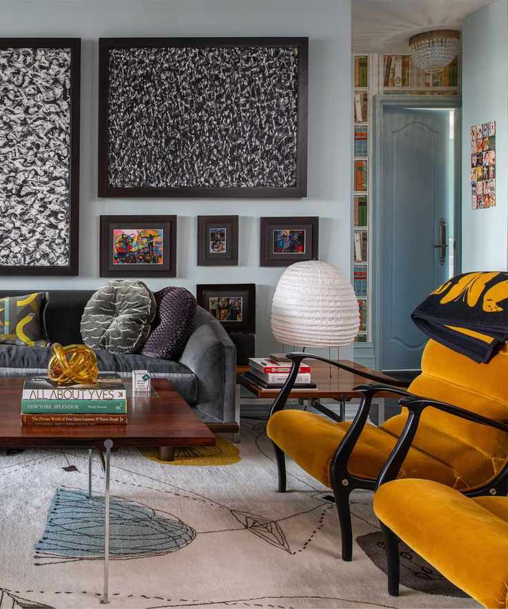 A maximalist, blue and yellow living room
