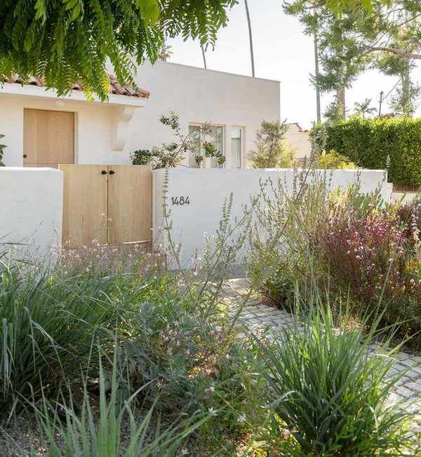 natural mosaic planting beds with perennials and ornamental grasses