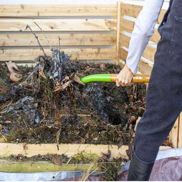 Turning compost heap