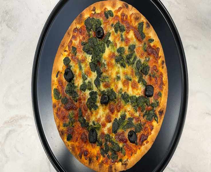Cooked pizza