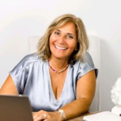 headshot of Lori Miller