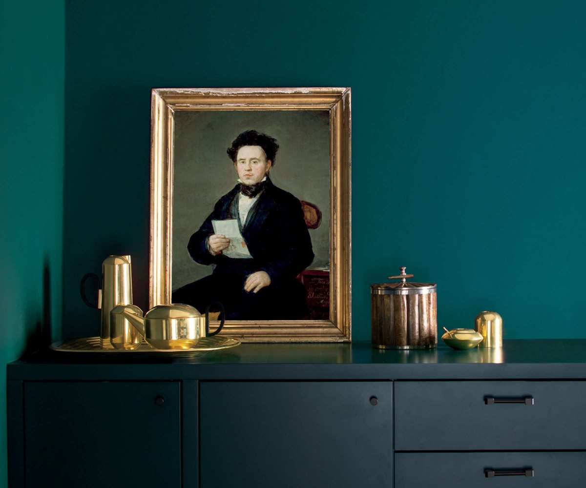Dresser painted in Hale Navy with contrasting walls