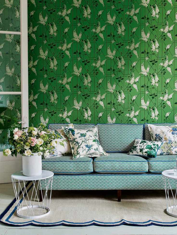 Living room with Cole & Son's Wisteria Botanica wallpaper