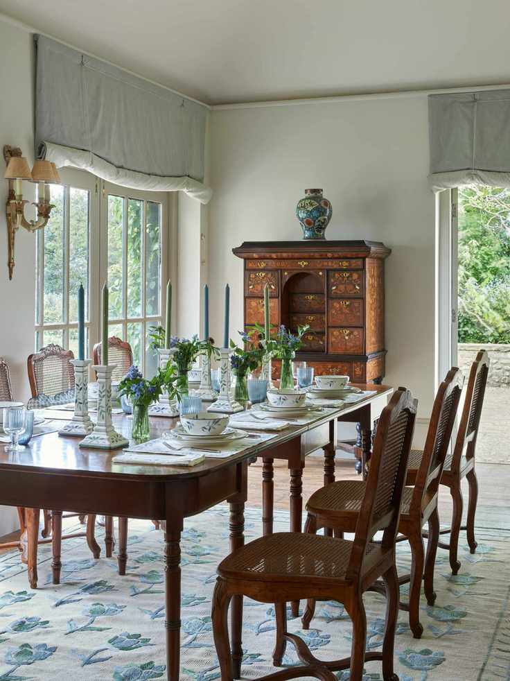 White carpet with blue tulip design, mahogany dining table