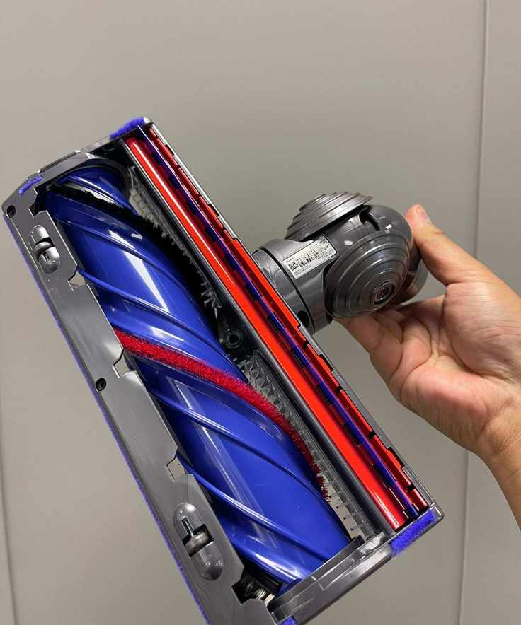 Closeup of the Dyson V11's Motorbar attachment in Future test center
