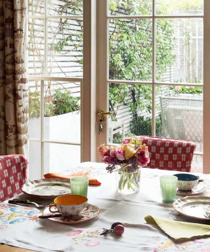 Dining room with a stylish table setting