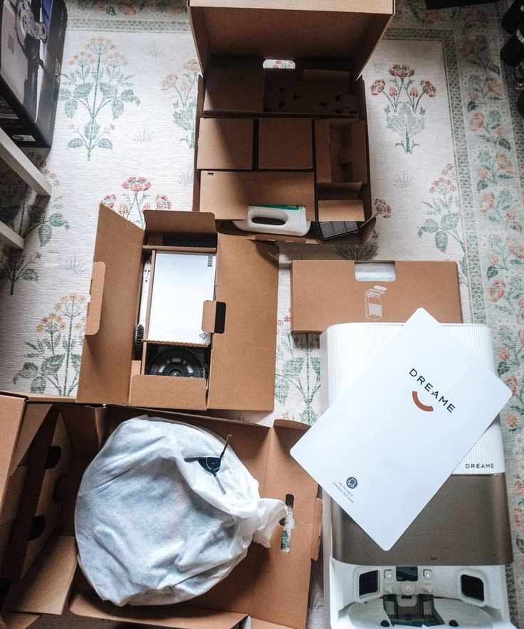 Dreame X50 Ultra cardboard packaging, a white base station, and an instruction manual