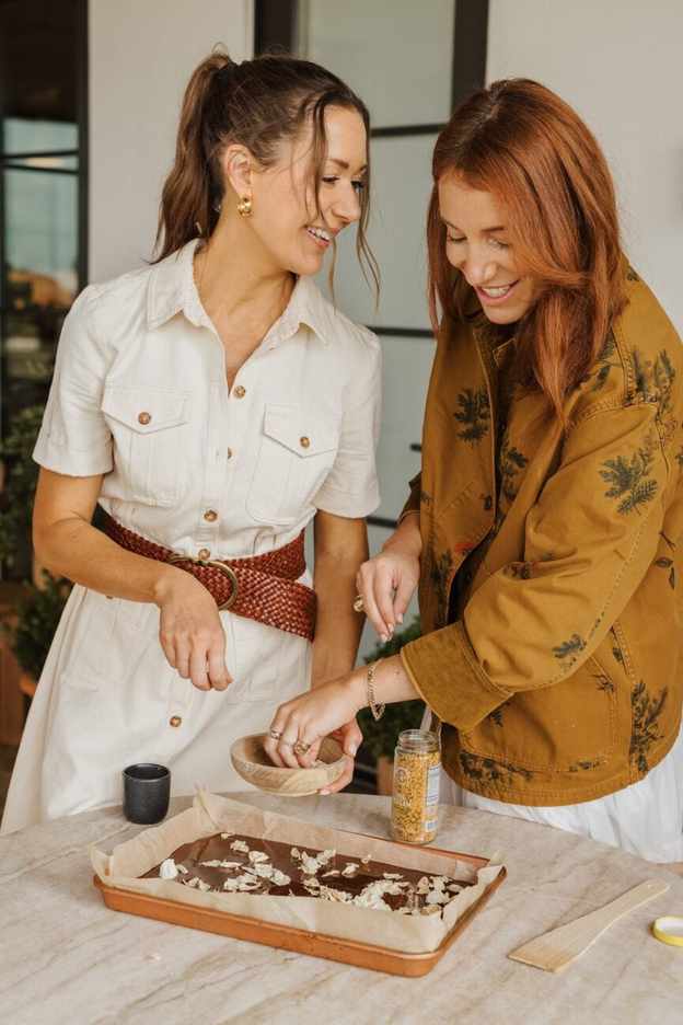 camille styles and camilla marcus making chocolate bark