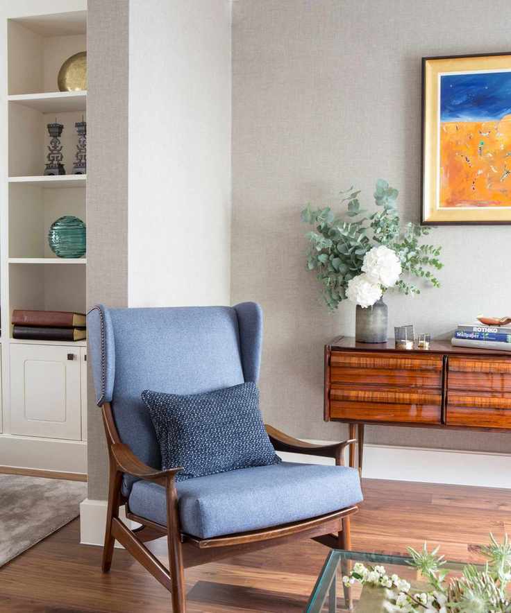 A tidy living room with bright decor