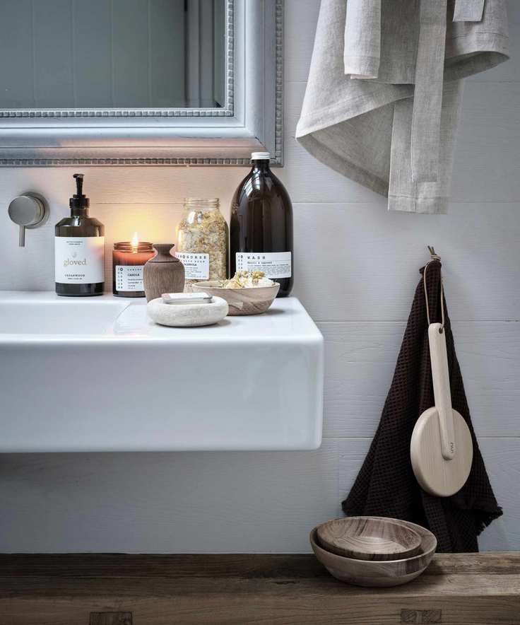Refined seasonal decor in a bathroom