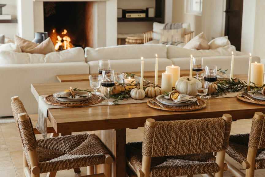 minimal thanksgiving table