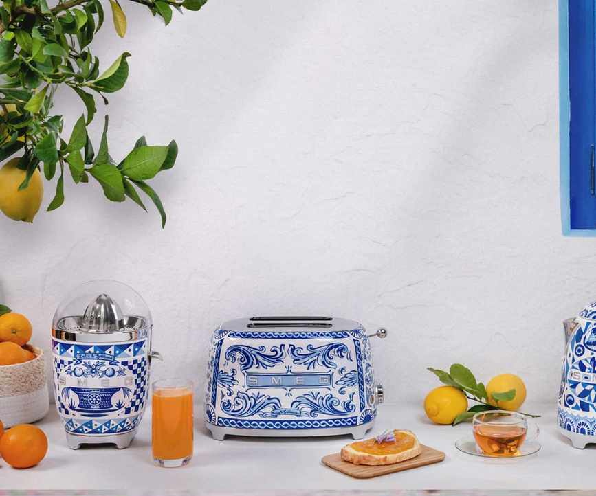 The Smeg X Dolce & Gabbana juicer and toaster with citrus fruits